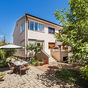 Karmen Apartament